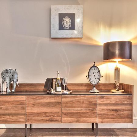 The Mews Boutique Deluxe Apartments, Sleep 2-6 People , Central Location, Free Parking Windermere Bagian luar foto