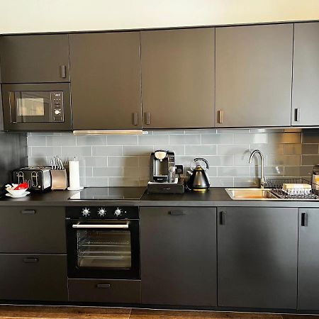 The Mews Boutique Deluxe Apartments, Sleep 2-6 People , Central Location, Free Parking Windermere Bagian luar foto