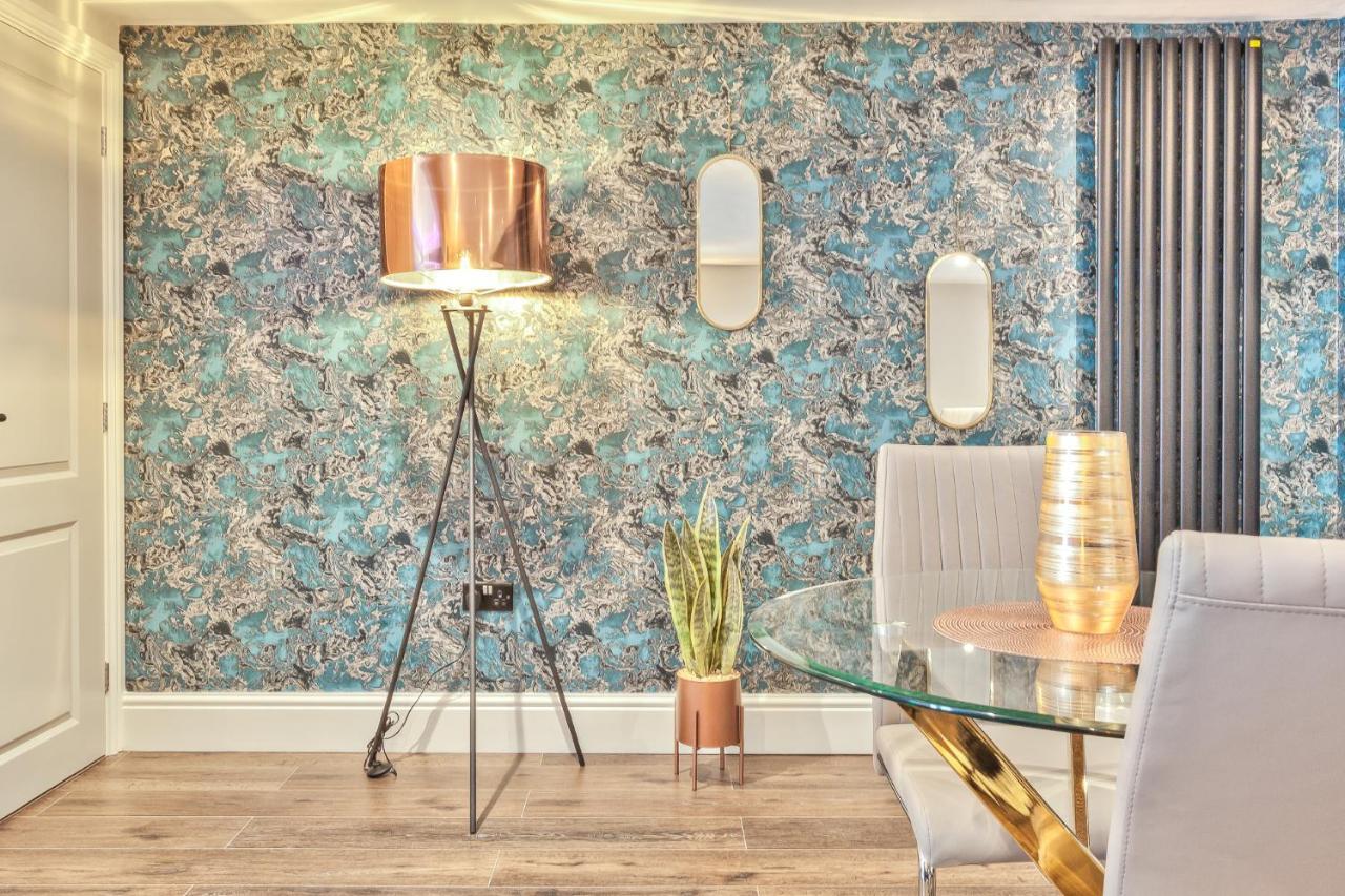 The Mews Boutique Deluxe Apartments, Sleep 2-6 People , Central Location, Free Parking Windermere Bagian luar foto