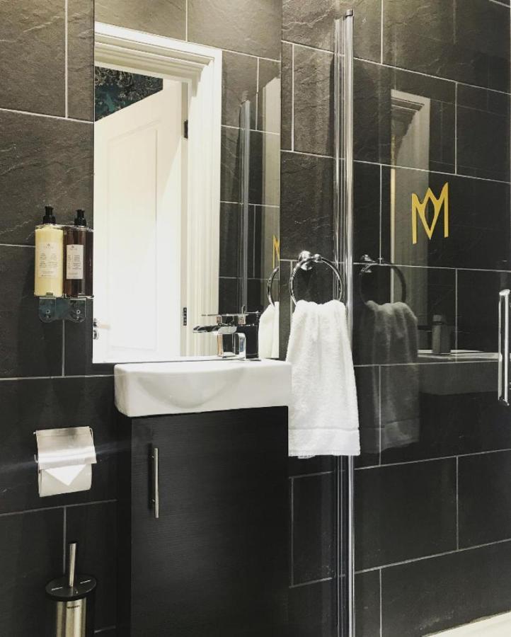 The Mews Boutique Deluxe Apartments, Sleep 2-6 People , Central Location, Free Parking Windermere Bagian luar foto