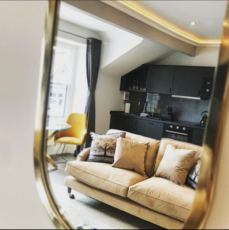 The Mews Boutique Deluxe Apartments, Sleep 2-6 People , Central Location, Free Parking Windermere Bagian luar foto