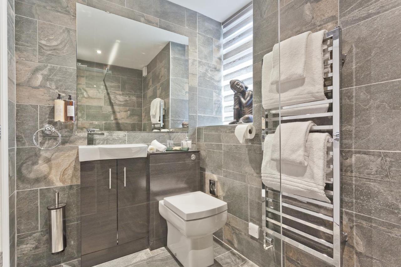 The Mews Boutique Deluxe Apartments, Sleep 2-6 People , Central Location, Free Parking Windermere Bagian luar foto