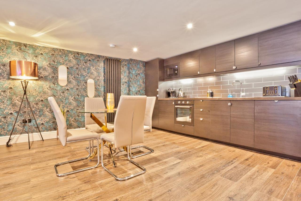 The Mews Boutique Deluxe Apartments, Sleep 2-6 People , Central Location, Free Parking Windermere Bagian luar foto