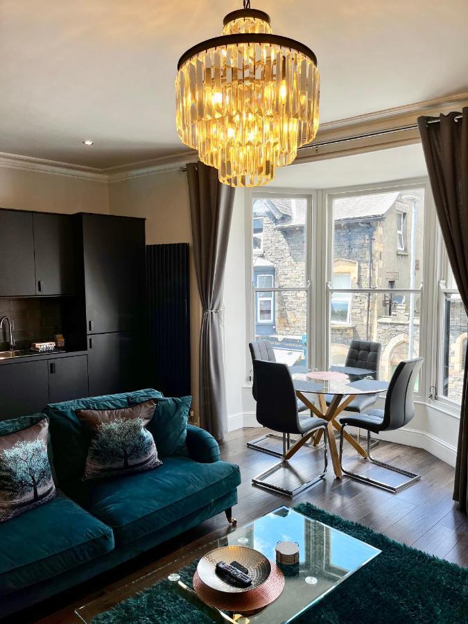 The Mews Boutique Deluxe Apartments, Sleep 2-6 People , Central Location, Free Parking Windermere Bagian luar foto