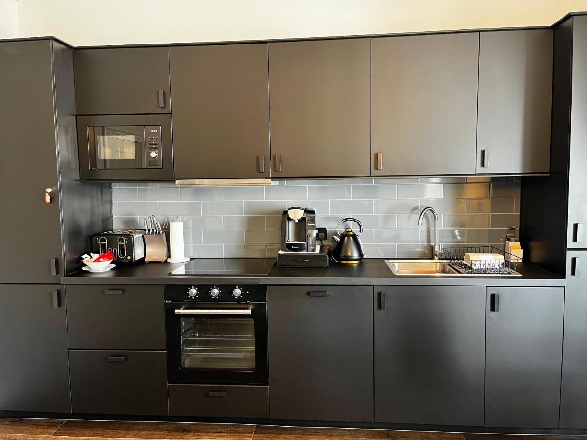 The Mews Boutique Deluxe Apartments, Sleep 2-6 People , Central Location, Free Parking Windermere Bagian luar foto