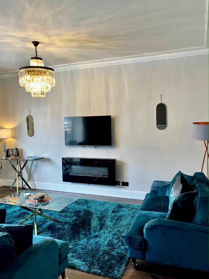 The Mews Boutique Deluxe Apartments, Sleep 2-6 People , Central Location, Free Parking Windermere Bagian luar foto