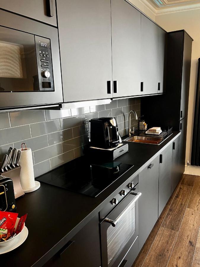 The Mews Boutique Deluxe Apartments, Sleep 2-6 People , Central Location, Free Parking Windermere Bagian luar foto